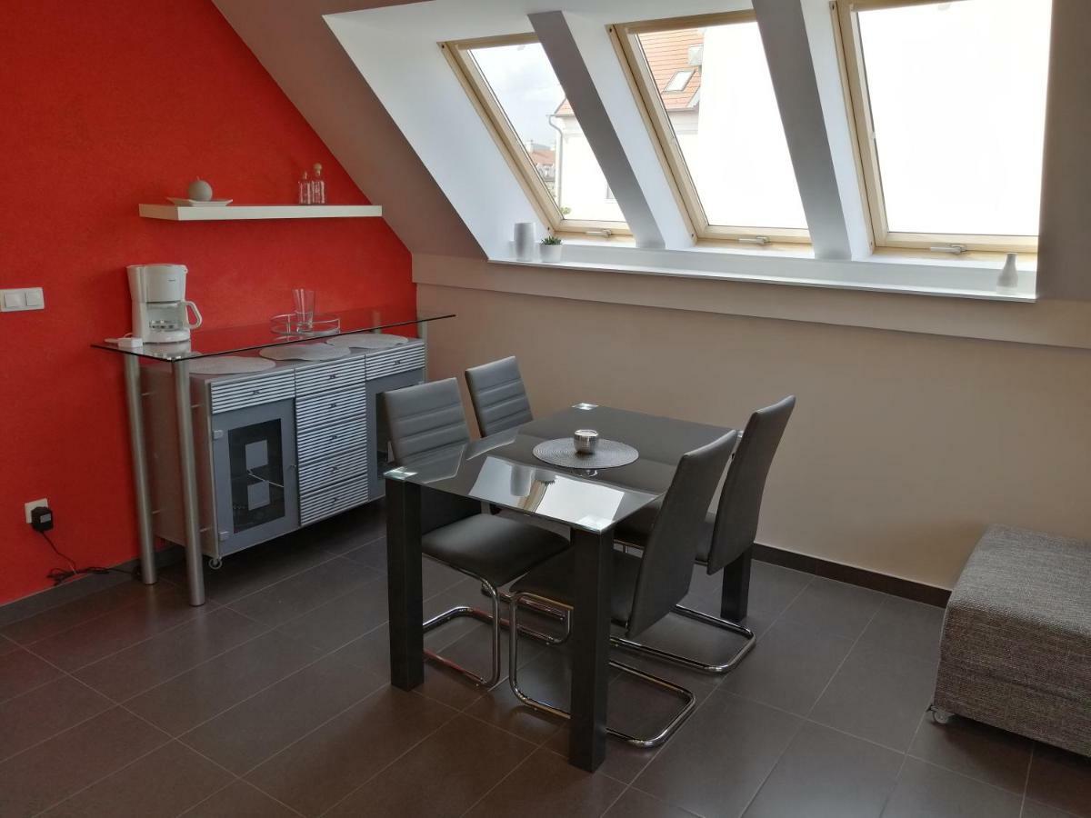 Szepsegpatika Apartman Шарошпатак Экстерьер фото